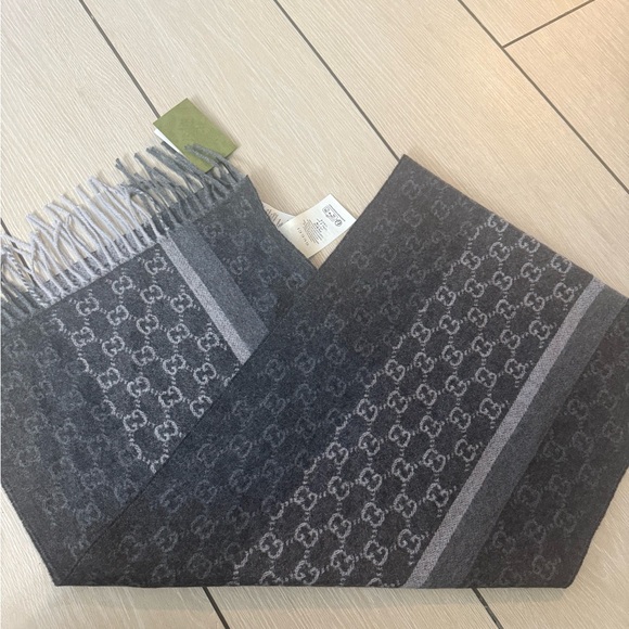Brand new Gucci Gray Cashmere Scarf / shawl with box and tag unisex - Picture 1 of 9